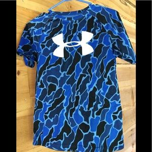 Under Armour Heat Gear YXL blue camo athletic shirt. Gently Used boys.